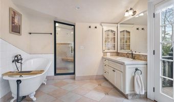 287 Gibbs Ave, Newport, RI 02840