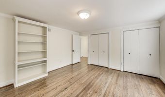 8806 FOX HILLS Trl, Potomac, MD 20854