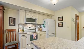 38 Woodside Dr, Albany, NY 12208