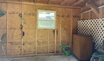 2105 Oakridge Dr, Ava, MO 65608