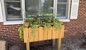 1404 S Madison Ave, Aurora, MO 65605