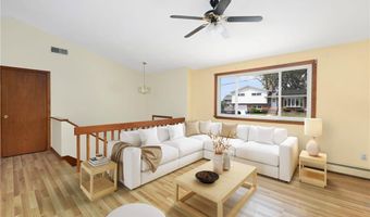 40 ROCKCREST Dr, Cranston, RI 02920