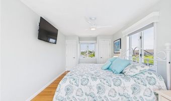 72 Marine Dr, Narragansett, RI 02882