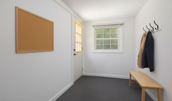 30 Oxford Ln, Aberdeen, NJ 07747