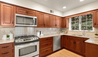 7822 MOORLAND Ln, Bethesda, MD 20814