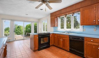 93 Harris Meadow Ln, Barnstable, MA 02630