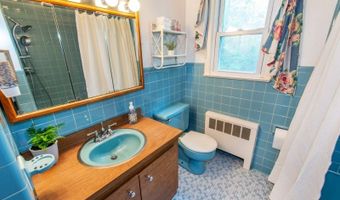 19 W Lakeview Rd, Alloway, NJ 07460