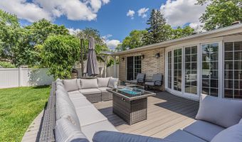 210 W Pickwick Rd, Arlington Heights, IL 60005