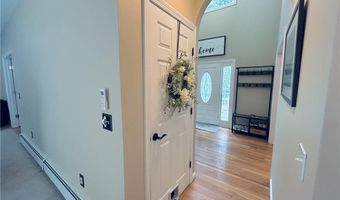 20 Canton Ct, Cranston, RI 02921
