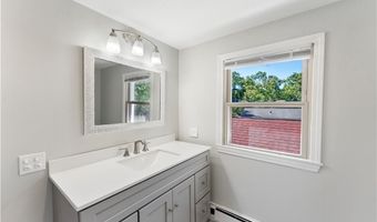 88 General Hawkins Dr, Warwick, RI 02888