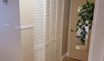 3101 N Country Club Dr 101, Aventura, FL 33180