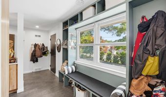 5902 WILSON Ln, Bethesda, MD 20817