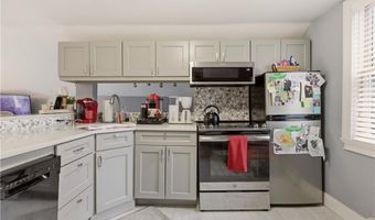 9 Bacheller St, Newport, RI 02840