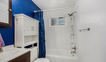 4 Burlingame Ct, Ann Arbor, MI 48108