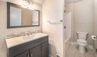 1 Maple Village Ct, Ann Arbor, MI 48103