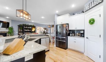 1123 N Dewey St, Auburn, IN 46706