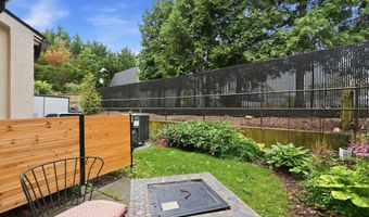 8901 BATTERY Pl 34, Bethesda, MD 20814