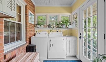 805 N Chestnut St, Aberdeen, NC 28315