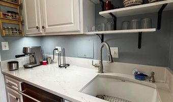 820 S WASHINGTON St 226, Alexandria, VA 22314