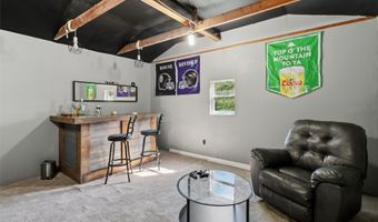 213 10th Ave SW, Altoona, IA 50009