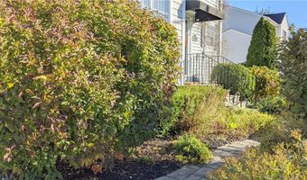 4 Spinnaker Dr, East Providence, RI 02915