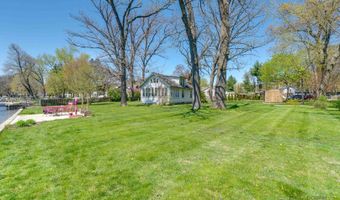221 Wallace Dr, Cary, IL 60013