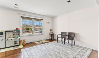 123 Columbus Blvd, Amityville, NY 11701
