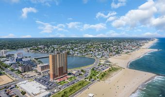 304 Deal Lake Dr 34, Asbury Park, NJ 07712