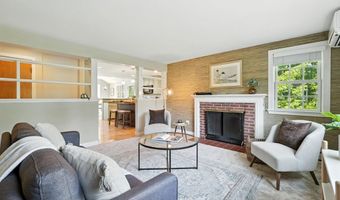 124 Pomeroy Ln, Amherst, MA 01002