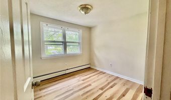 1069 Green End Ave, Middletown, RI 02842