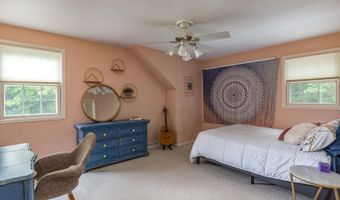 11 MEADOWBROOK Ct, Appleton, WI 54914