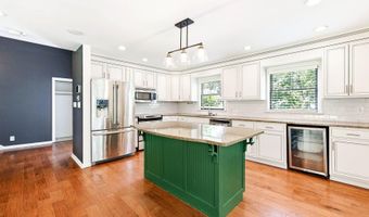 1007 Evergreen Rd, Anchorage, KY 40223