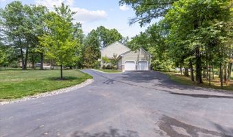 12 Laomatong Way, Bedminster, NJ 07921