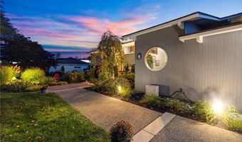 10 Ocean View Dr, Middletown, RI 02842