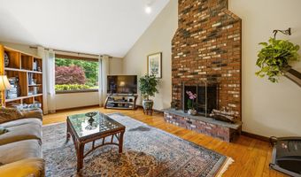 620 Riverside Dr, Cheshire, CT 06410