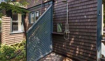 37 Concord Dr, Middletown, RI 02842