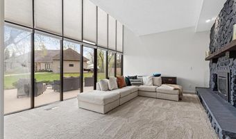 401 River Ln, Anoka, MN 55303
