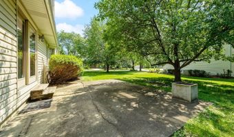 2218 N Williamsburg St, Arlington Heights, IL 60004