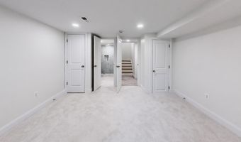 6410 WINNEPEG Rd, Bethesda, MD 20817