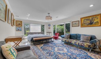 10 Macy Dr, Hewlett Bay Park, NY 11557