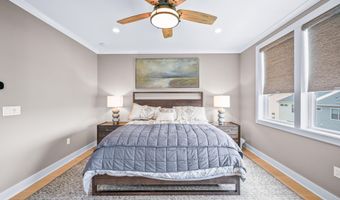 31 Valiant Ct, Middletown, NJ 07748