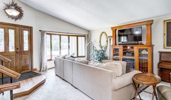 608 Manor Ct, Altoona, WI 54720