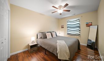 7 Apple Ln, Asheville, NC 28804