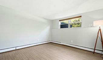 1 Town House Ln 6, Acton, MA 01720