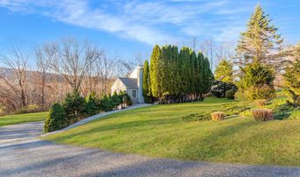 8 Phoebee Ln, Brookfield, CT 06804