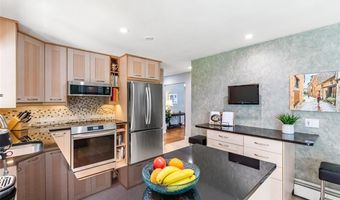 71 Primrose Hill Rd, Barrington, RI 02806