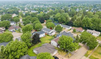 1023 W RIDGEVIEW Dr, Appleton, WI 54914