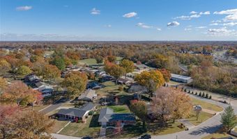 2301 Wedgewood Dr, Alton, IL 62002