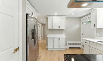 82 Barton Ave, Warwick, RI 02889
