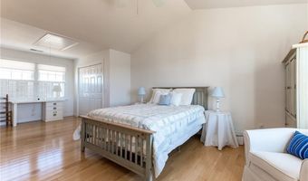 56 Marine Dr, Narragansett, RI 02882
